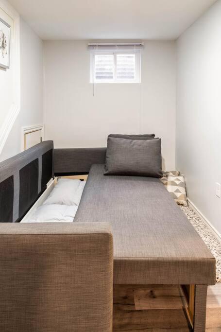 Ferienwohnung Cozy Nest Basement Unit Hamilton Exterior foto