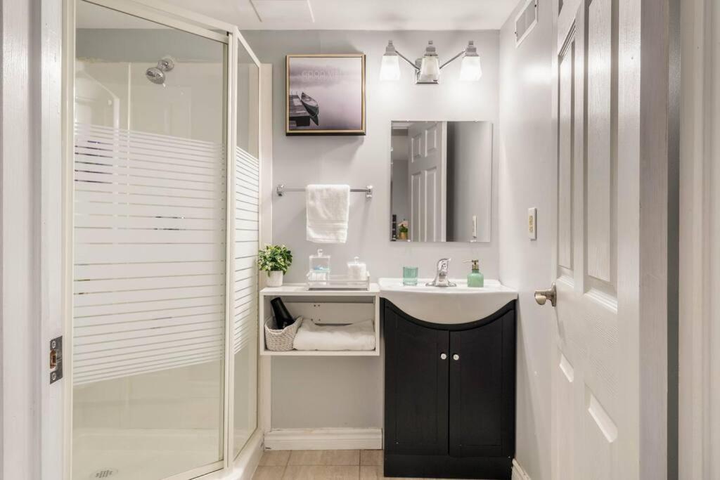 Ferienwohnung Cozy Nest Basement Unit Hamilton Exterior foto