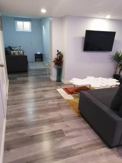 Ferienwohnung Cozy Nest Basement Unit Hamilton Exterior foto